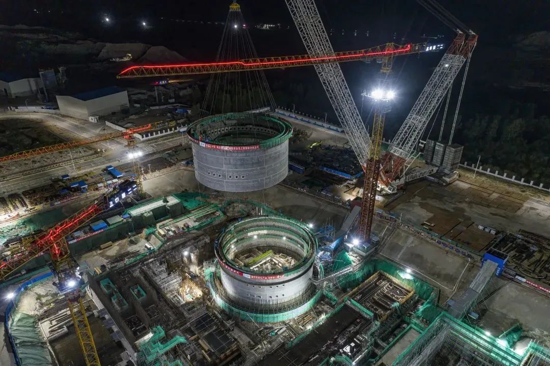全球首堆玲龙一号完成单次重量最大部件吊装